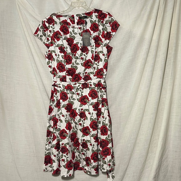 Dressystar Women’s Dress. White base with Red Roses. Summer floral. 3XL NWT - Picture 1 of 7